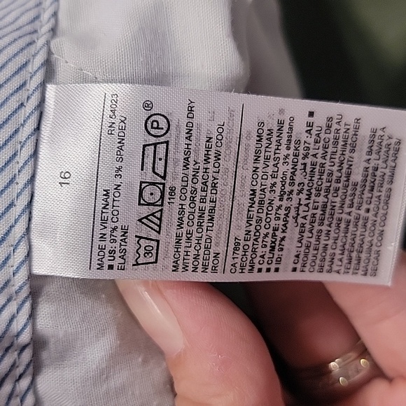 Old Navy Size 16 Olive / Army Green Everyday Short, 5" Inseam, Exc. Used Cond. - Picture 10 of 10